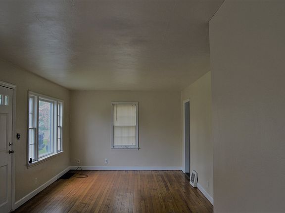 5th image of 918 Baker Dr