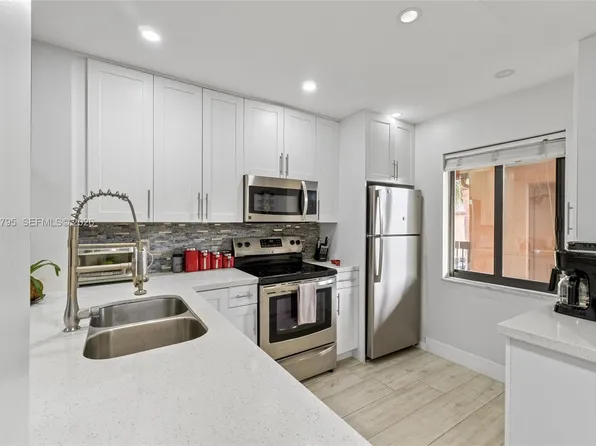 10003 Winding Lake Rd APT 203, Fort Lauderdale, FL 33351