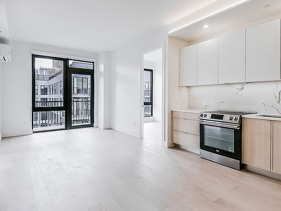 5th image of 218 Front St #600
