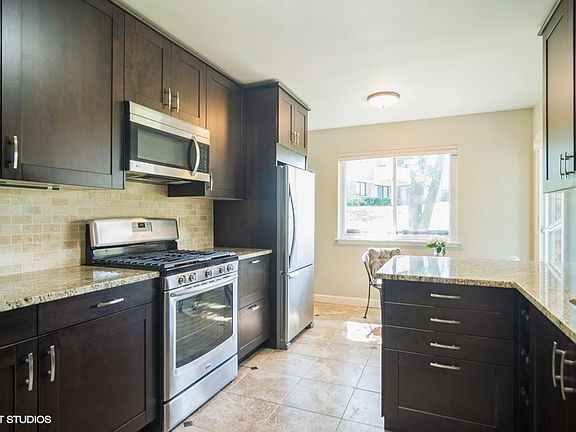 5th image of 376 Sandalwood Ln APT D1