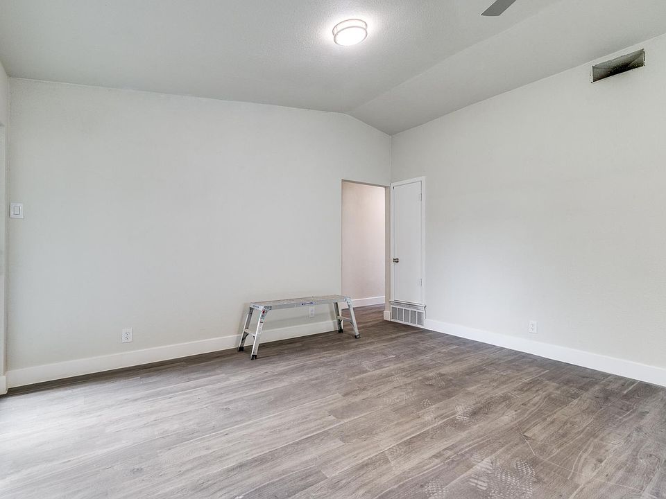 1st image of 3709 Hilton Dr