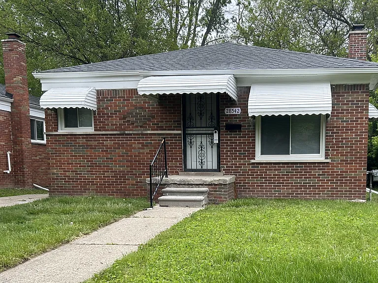28542 Rosewood St — Photo 1