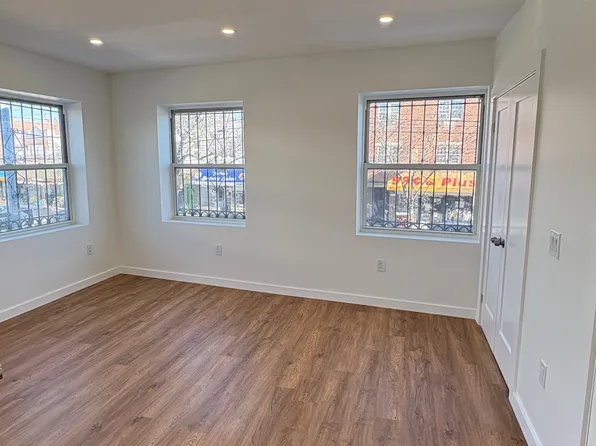 5401 108th St #2, Corona, NY 11368