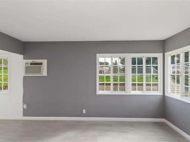 433 N Basque Ave — Photo 9