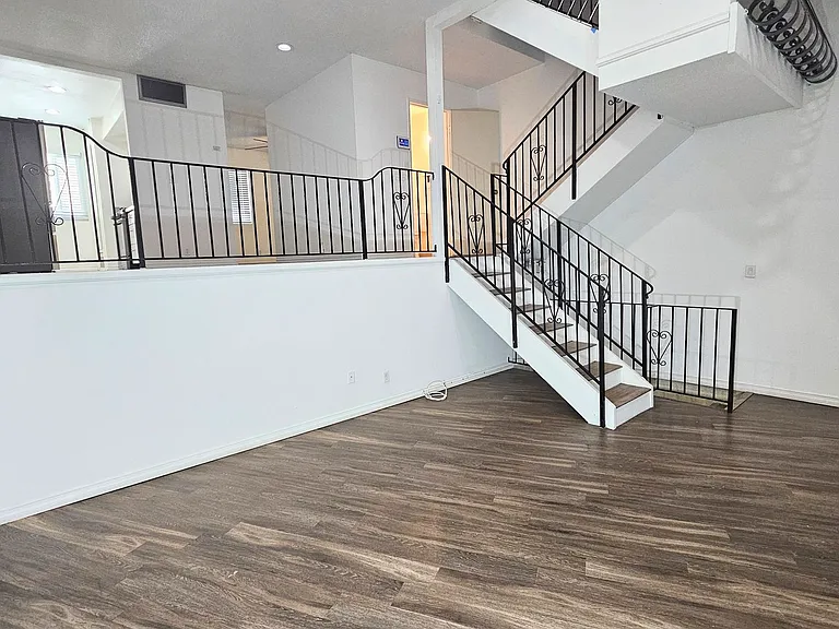 1139 W Badillo St #B — Photo 3