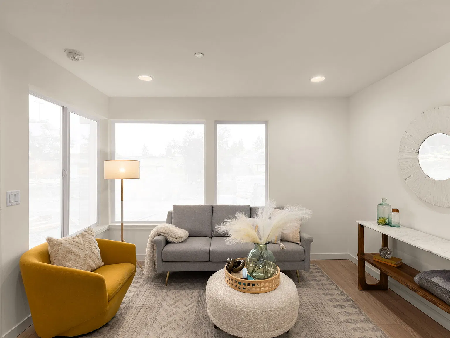 2 bed, 685 sqft, $2,350 — Photo 3
