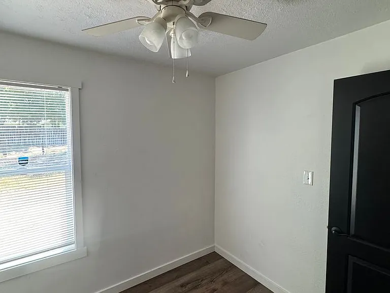 1101 Hawthorne Ave — Photo 11
