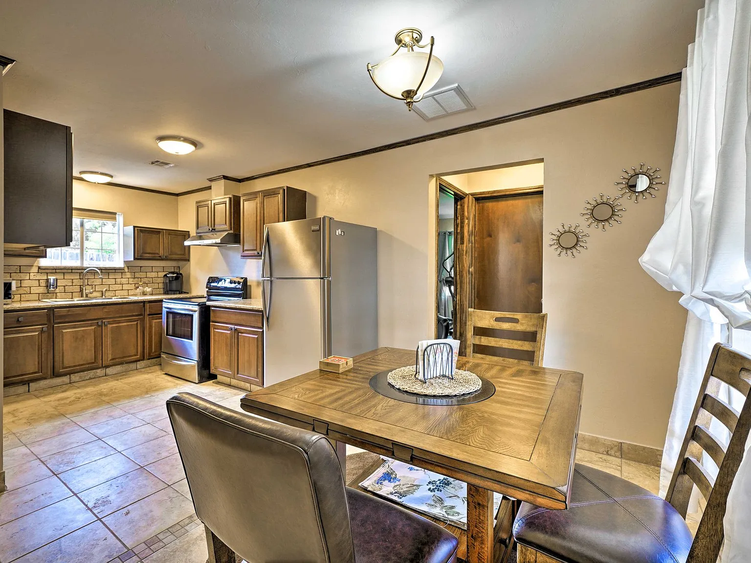 3 bed, $3,900 — Photo 3