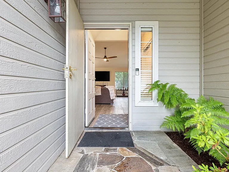 7587 N Spalding Ave — Photo 2