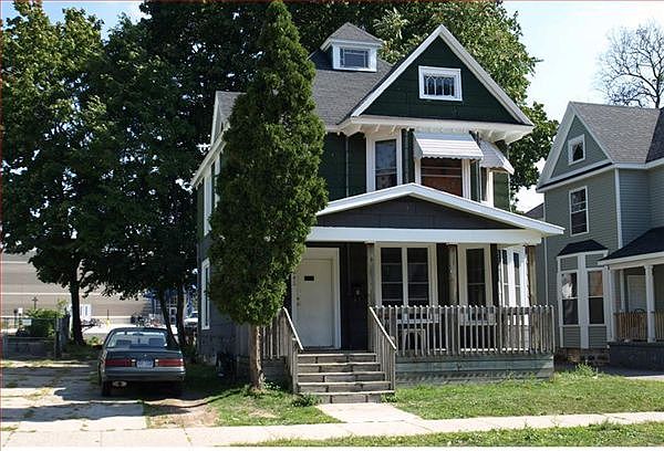 846 Lafayette