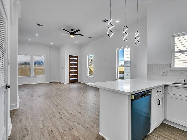 5128 Clover St #B — Photo 12