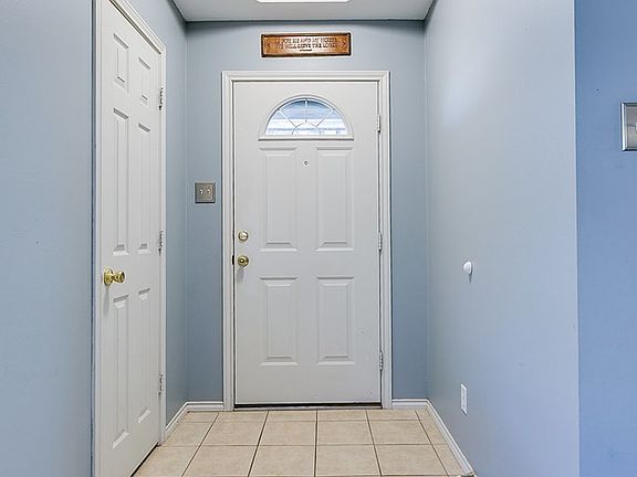 3rd image of 5210 Oak Grove Blvd