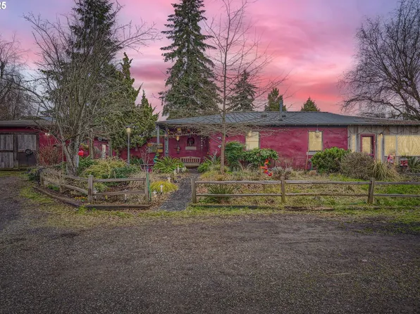 816 Liberty St, Silverton, OR 97381