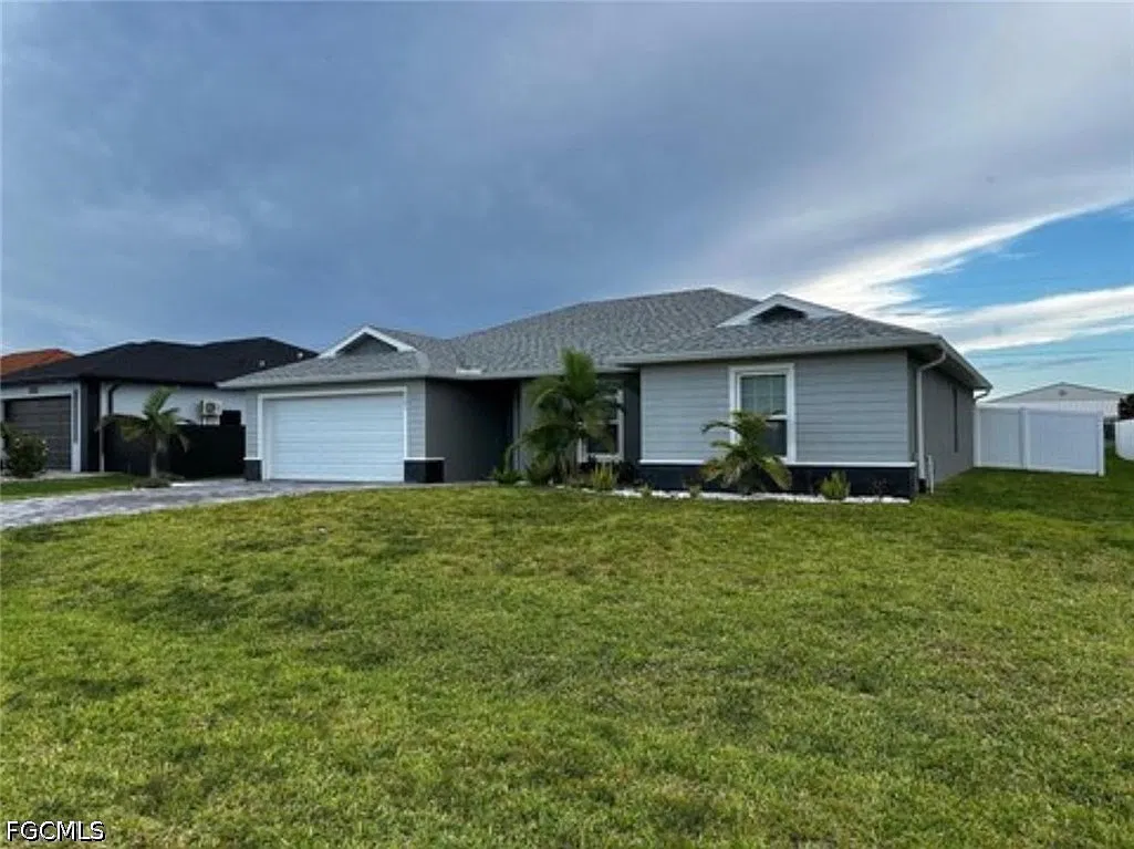 4 bed, 2.0 bath, 1809 sqft, $2,900 — Photo 1