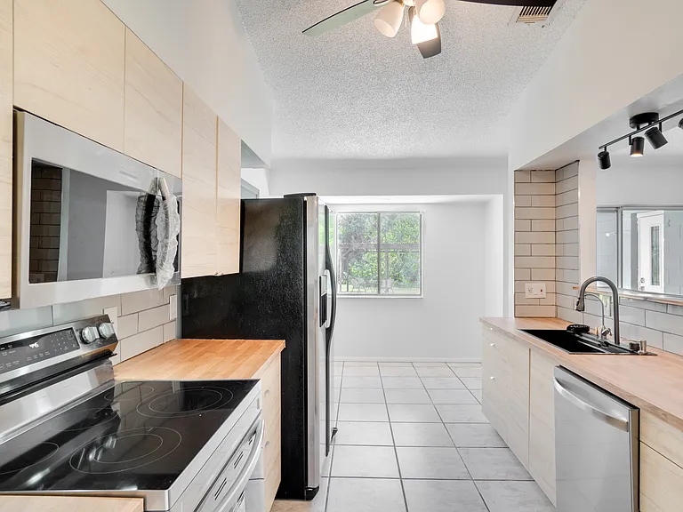 8724 Tall Pine Ln — Photo 23
