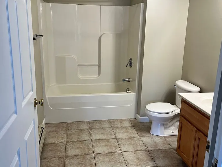 Lakepointe Apartment Homes — Photo 16