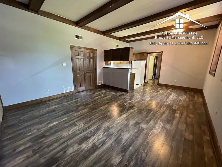 103 E 10th St #2 — Photo 4