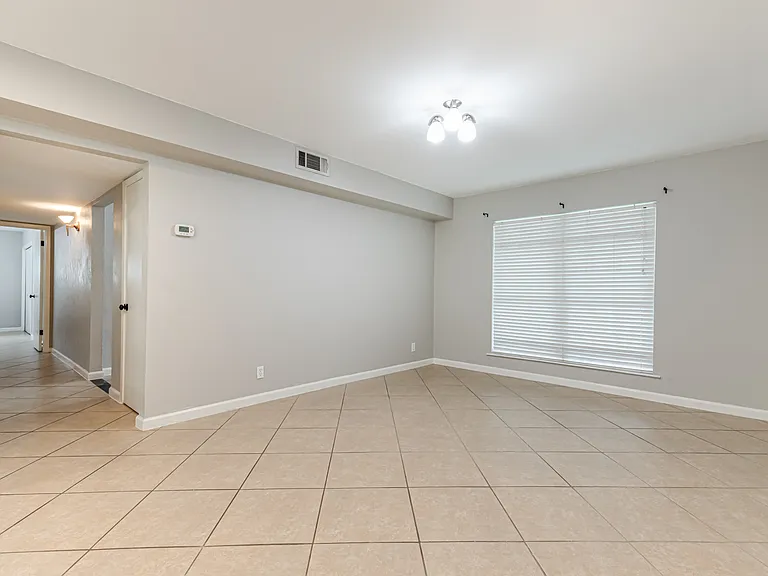 555 Patricia — Photo 5