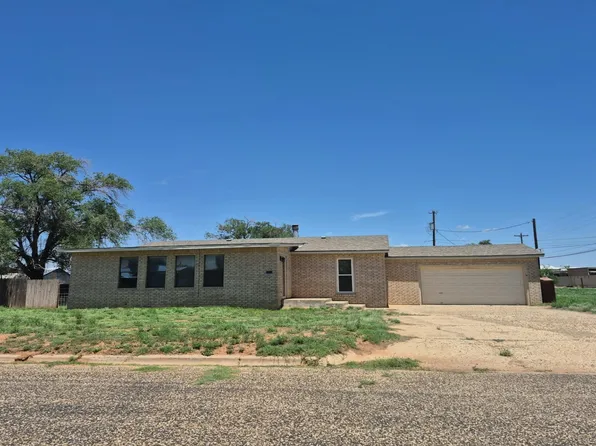 104 W McCallon St, Sundown, TX 79372