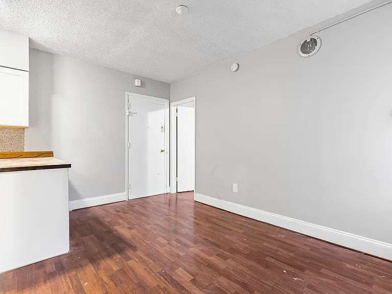 Eli Court — Photo 18