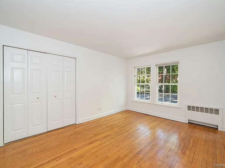 105 Douglas Rd — Photo 9