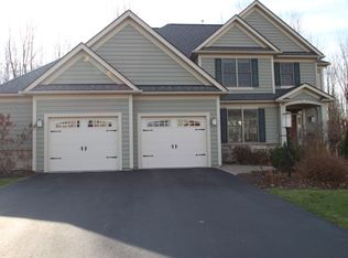 14 Amber Hill Dr, Pittsford, NY 14534