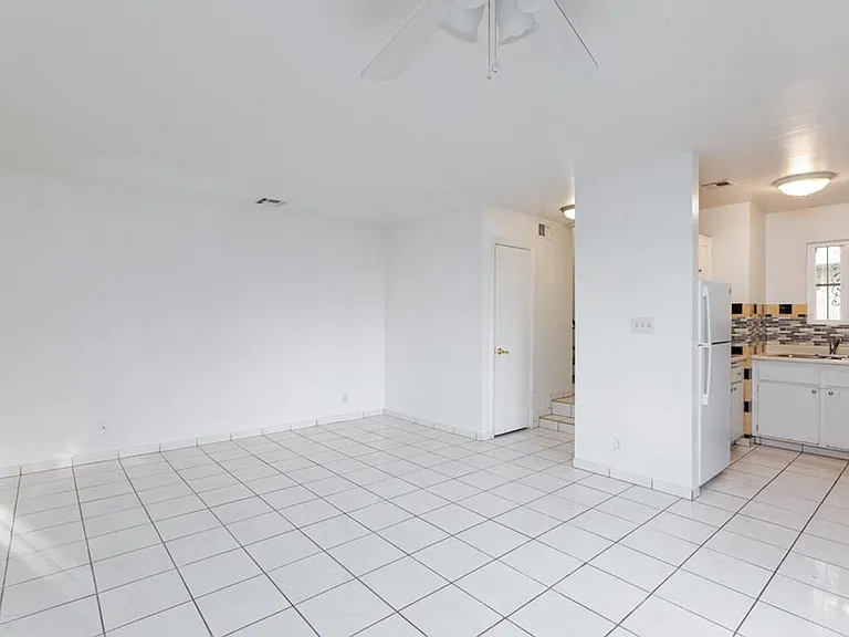 5031 Spencer St #C — Photo 8