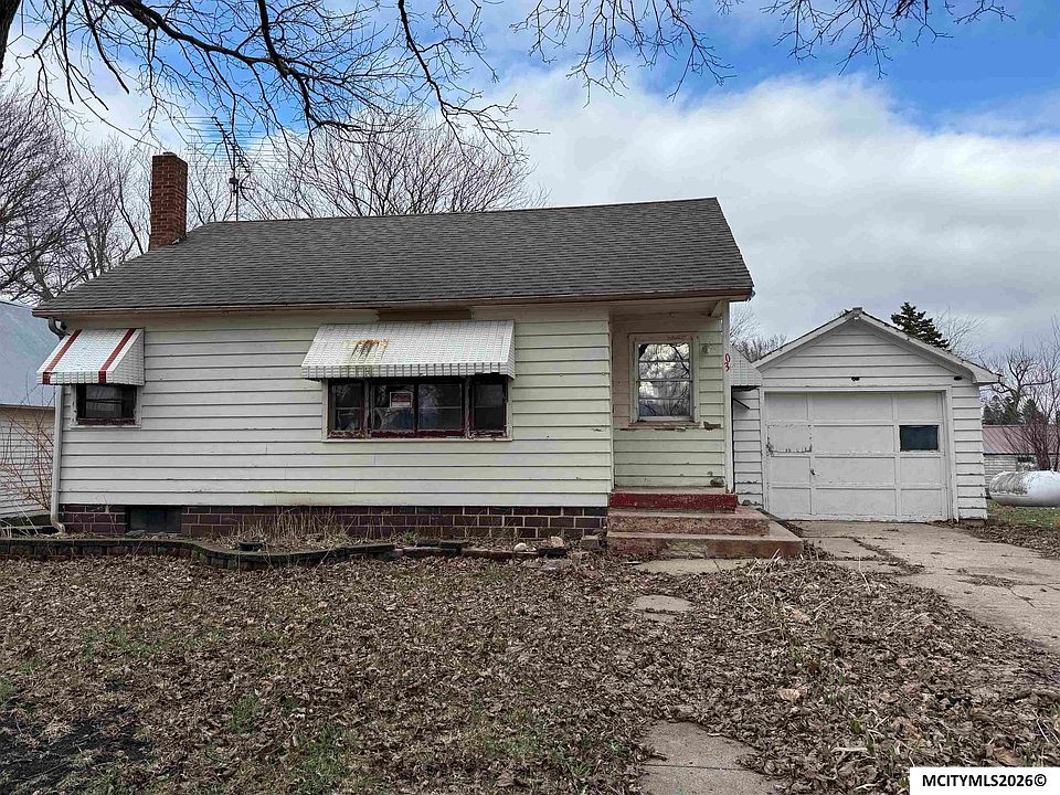1st image of 203 1st St NE