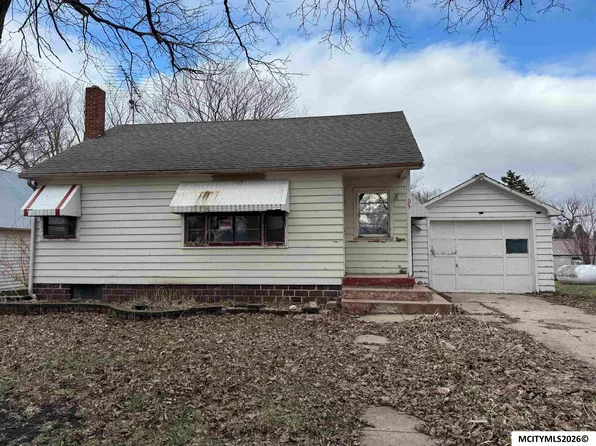 203 1st St NE, Rake, IA 50465