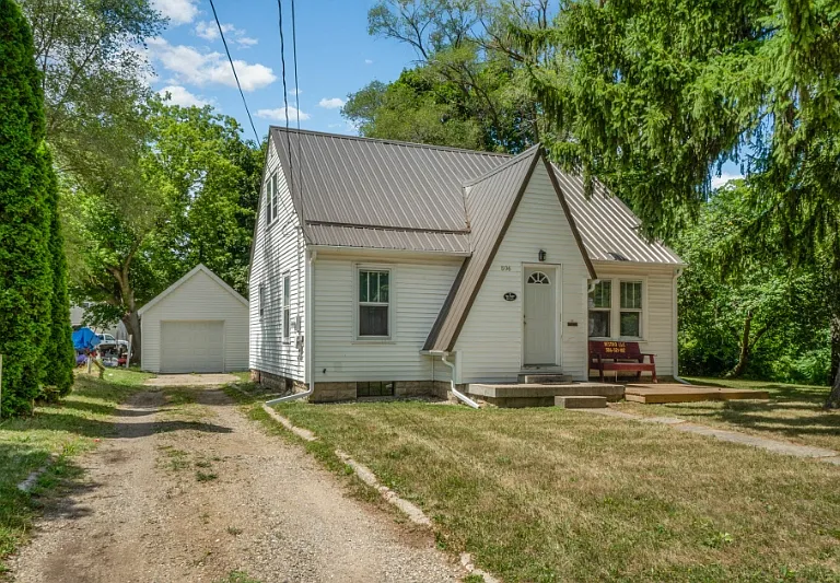 806 S Douglas St — Photo 2