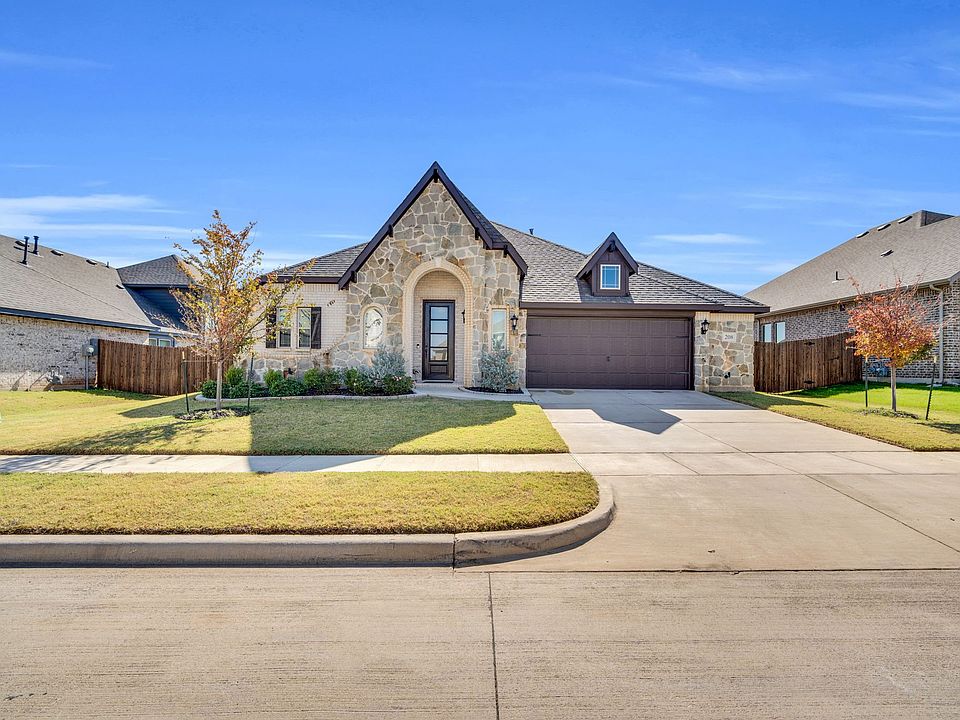1st image of 208 Claywood Dr