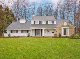 294 Breezewood Dr, Bay Village, OH