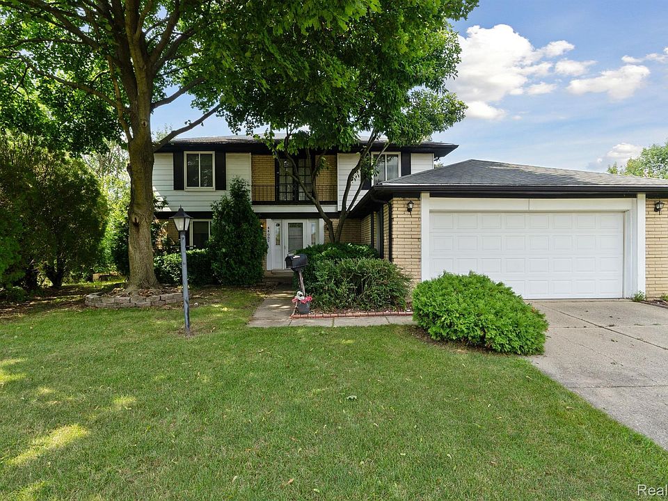 1st image of 44082 Southampton Dr