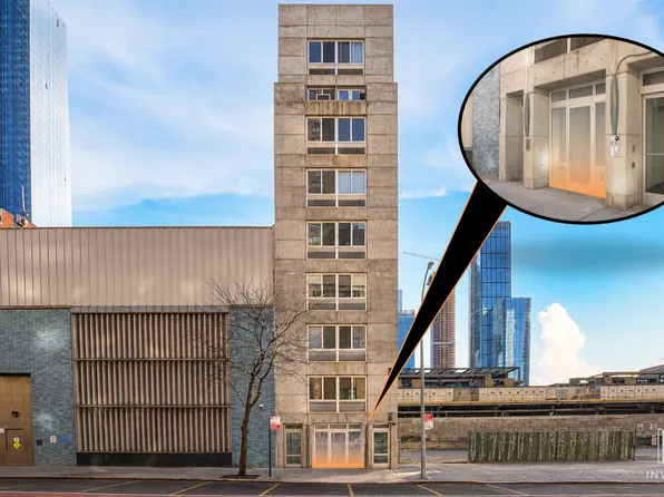 534 West 42nd Street image 1 of 2