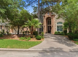 10 E Majestic Woods Pl, Spring, TX 77382