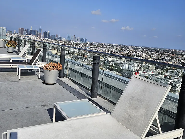 3810 Wilshire Blvd #411 — Photo 10