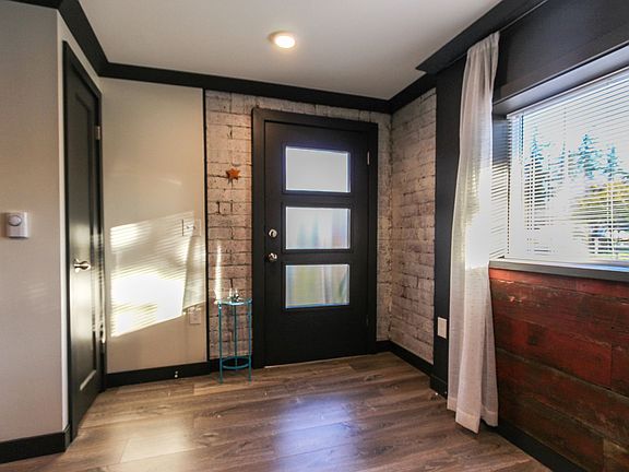3rd image of 415 E 84th St #415