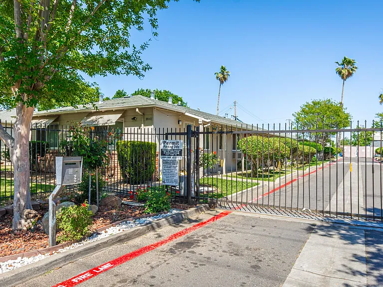 Affordable Living in the Heart of Sacramento! — Photo 15