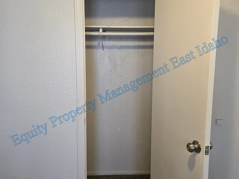 815 E Clark St — Photo 5