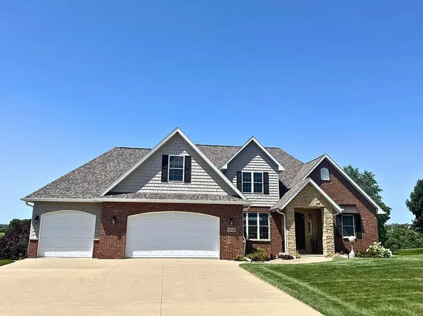 2109 Wedgewood Dr, Dubuque, IA 52002
