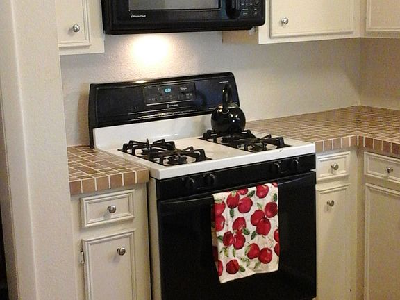 4th image of 325 Ling St