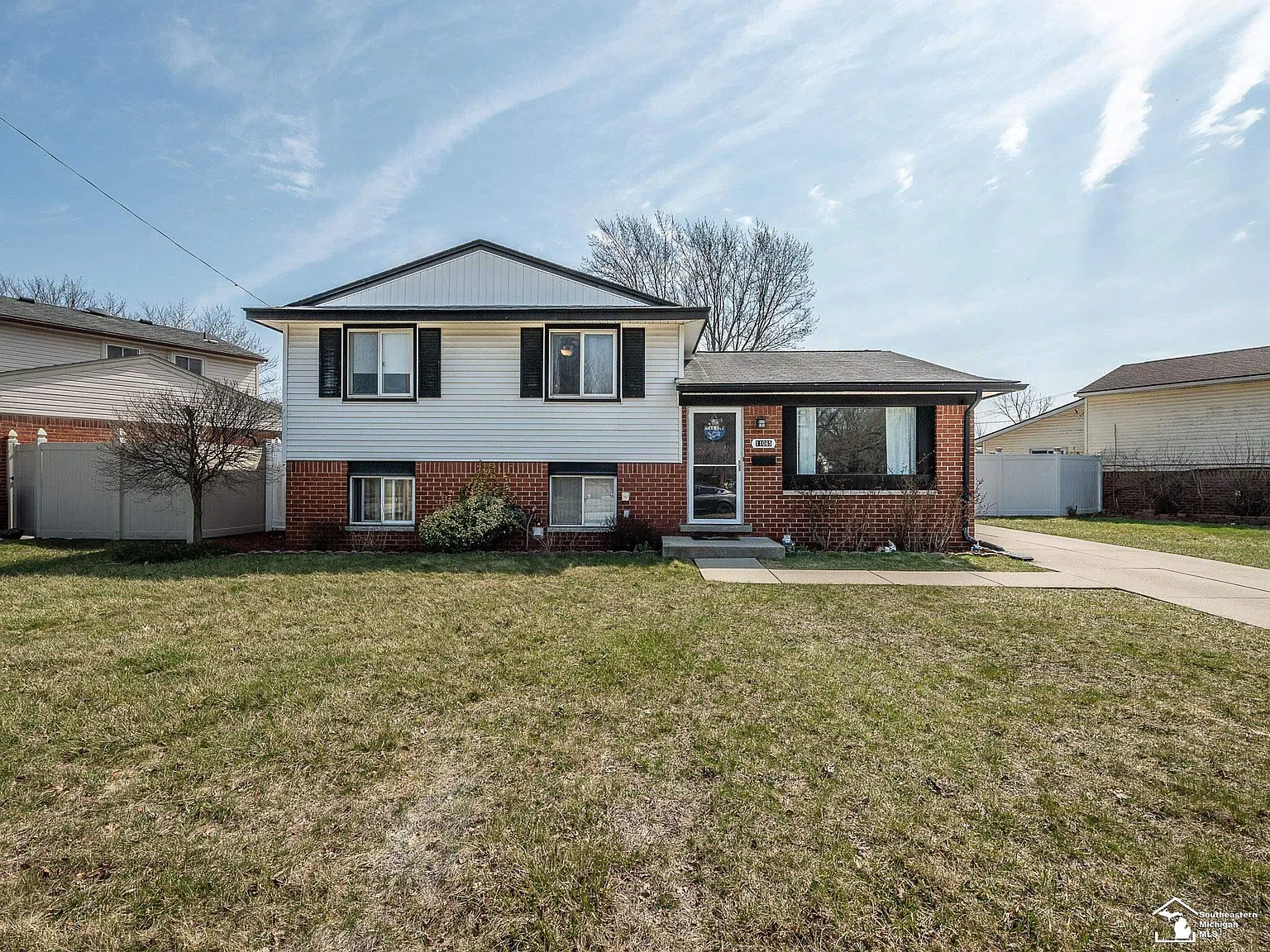 11065 Katherine St photo 1