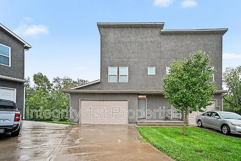 3 bed, 3.0 bath, 1850 sqft, $2,150 — Photo 3