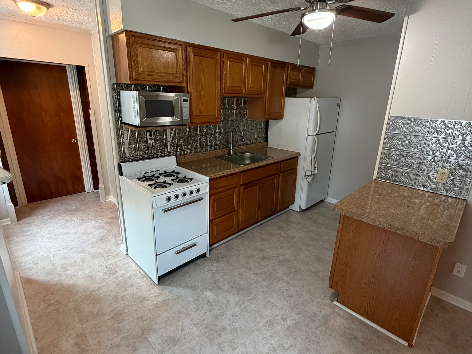 1 bed, 800 sqft, $850 — Photo 3