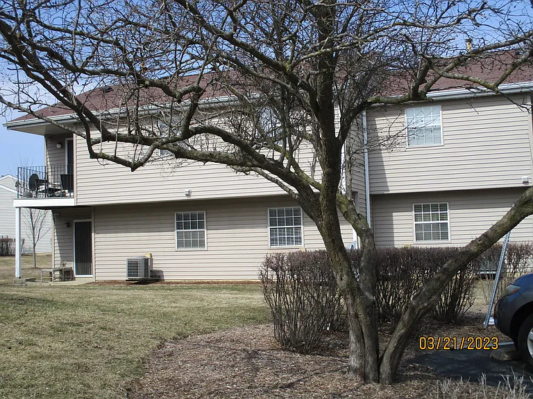 32 N Victoria Ln — Photo 26