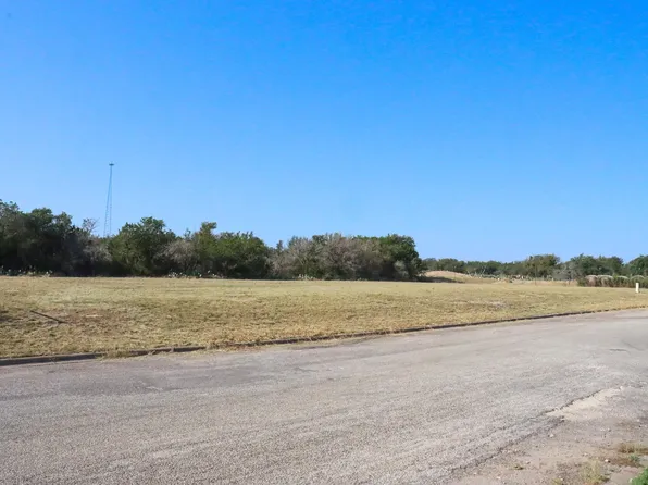 205 E Kelly Ln, San Saba, TX 76877
