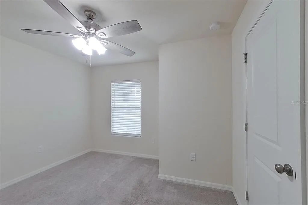 3 bed, 2.0 bath, 1400 sqft, $1,574 — Photo 2