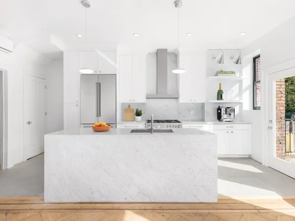 1186 Union Street image 1 of 14