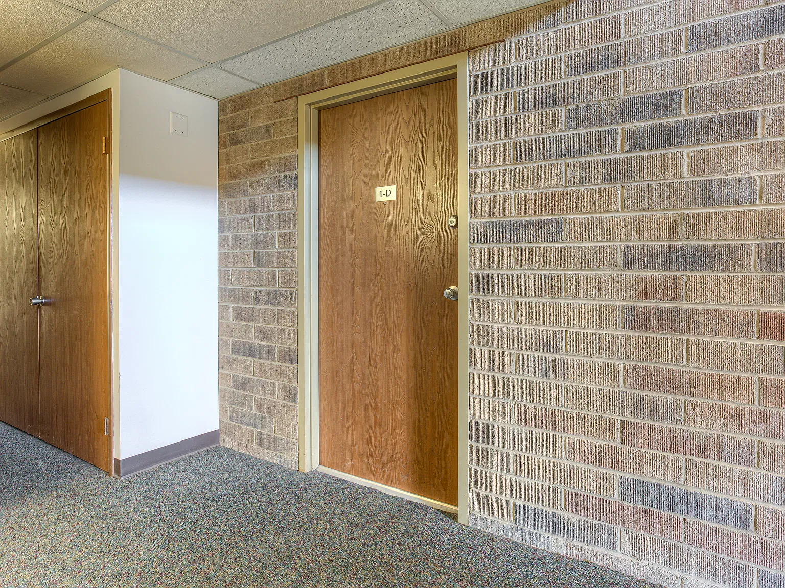 Windsor Woods Apartments — Photo 2