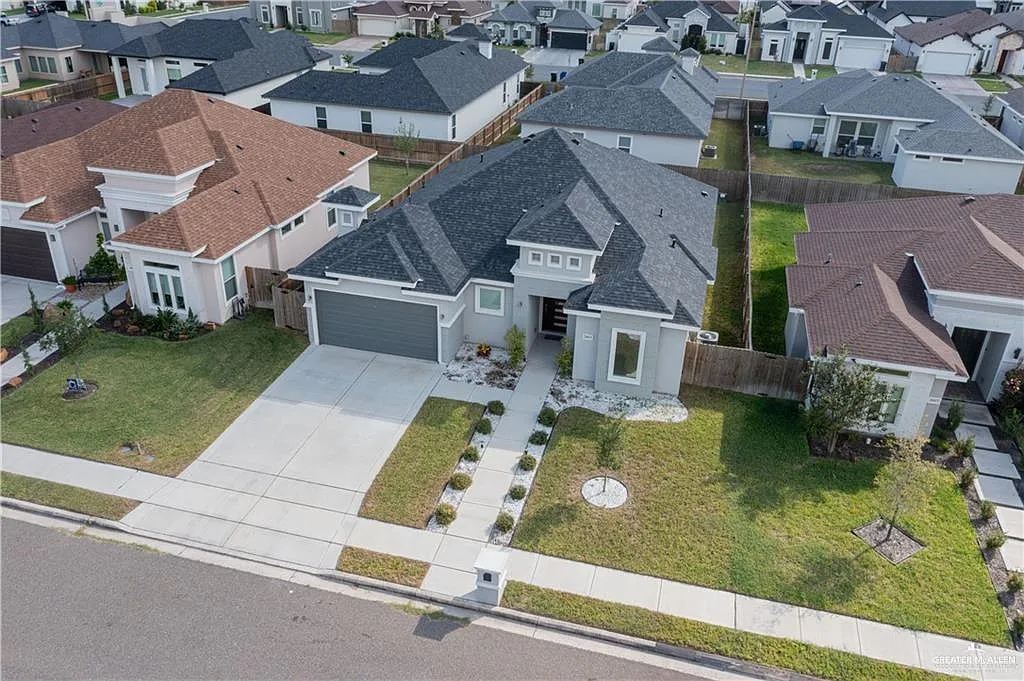 3 bed, 2.5 bath, 1797 sqft, $2,100 — Photo 2